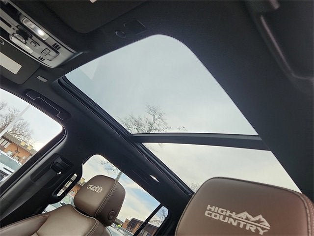 2022 Chevrolet Suburban High Country