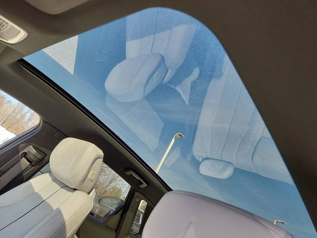 2025 Cadillac LYRIQ Luxury 1