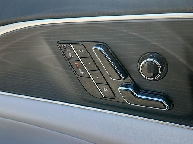 2025 Cadillac LYRIQ Luxury 1