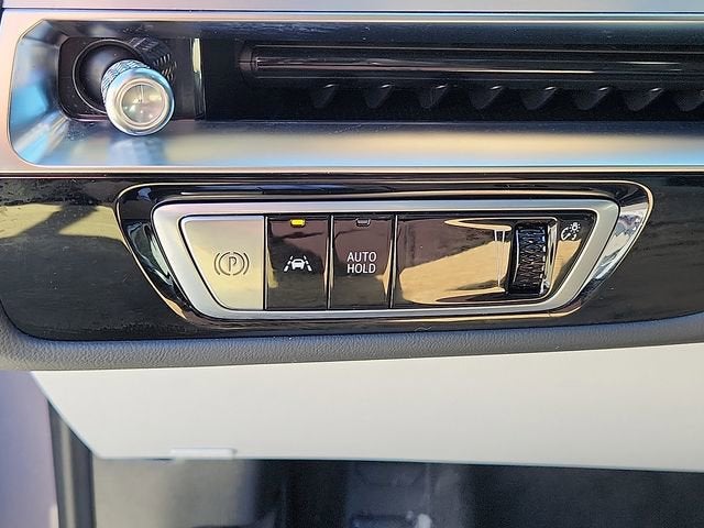 2025 Cadillac LYRIQ Luxury 1