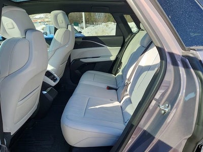 2025 Cadillac LYRIQ Luxury 1