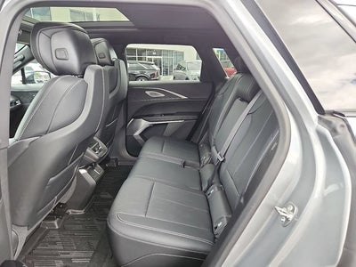 2024 Cadillac LYRIQ Luxury 2