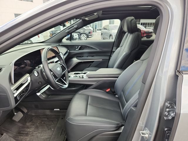 2024 Cadillac LYRIQ Luxury 2