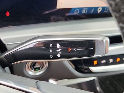 2024 Cadillac LYRIQ Luxury 2