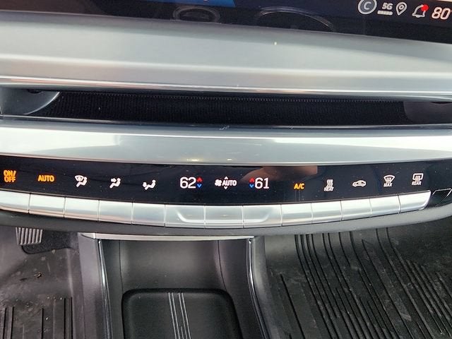 2024 Cadillac LYRIQ Luxury 2
