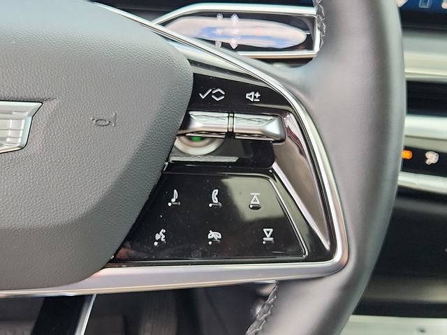 2024 Cadillac LYRIQ Luxury 2
