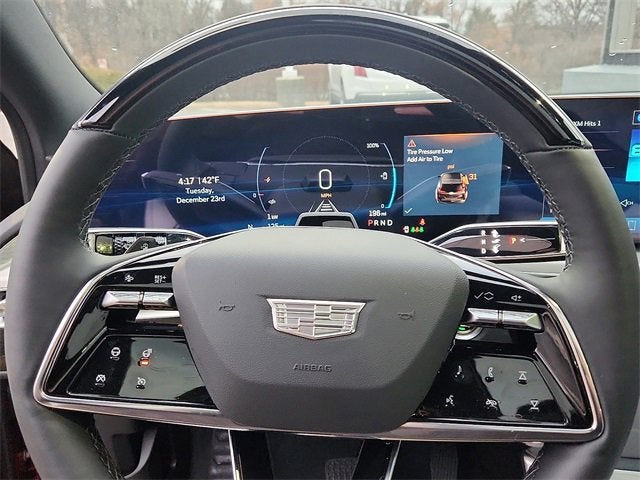 2025 Cadillac LYRIQ Luxury 2