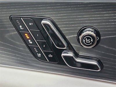 2025 Cadillac LYRIQ Luxury 2