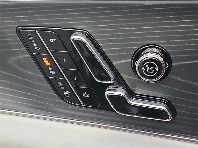 2025 Cadillac LYRIQ Luxury 2