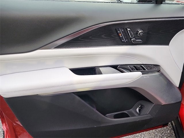 2025 Cadillac LYRIQ Luxury 2