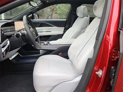 2025 Cadillac LYRIQ Luxury 2