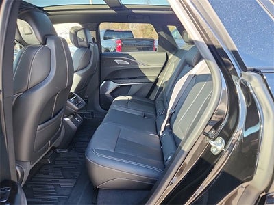 2024 Cadillac LYRIQ Luxury 3