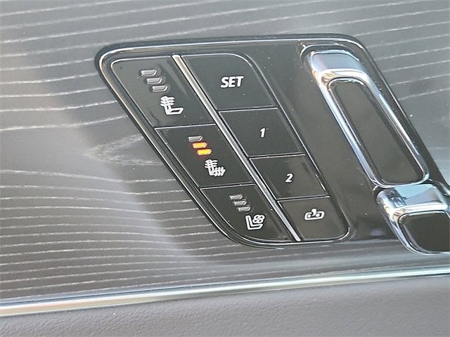 2024 Cadillac LYRIQ Luxury 3