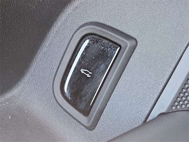 2024 Cadillac LYRIQ Luxury 3