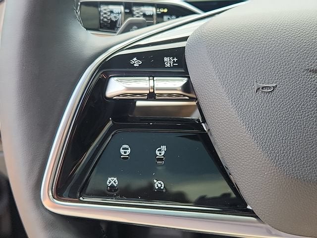 2024 Cadillac LYRIQ Luxury 3