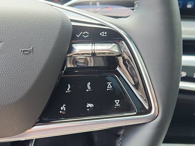 2024 Cadillac LYRIQ Luxury 3
