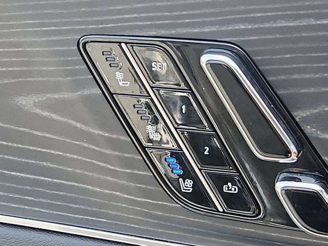 2024 Cadillac LYRIQ Luxury 3