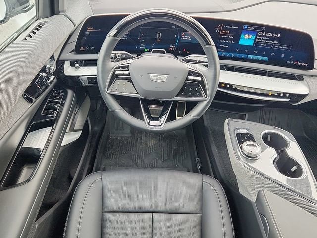 2025 Cadillac OPTIQ Luxury 2