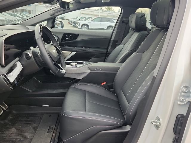 2025 Cadillac OPTIQ Luxury 2