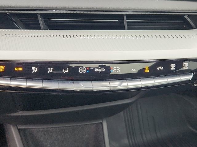 2025 Cadillac OPTIQ Luxury 2