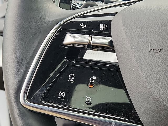 2025 Cadillac OPTIQ Luxury 2