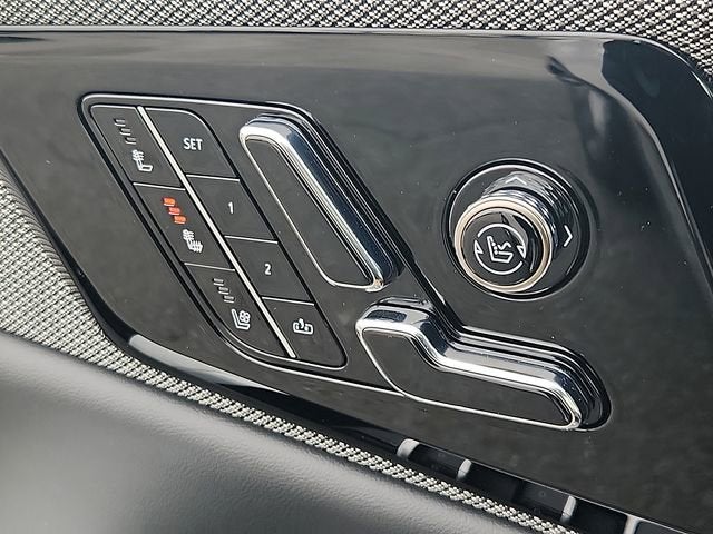 2025 Cadillac OPTIQ Luxury 2