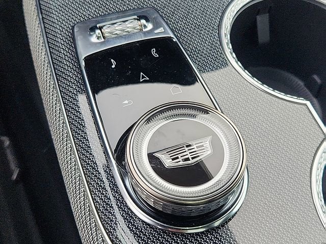 2025 Cadillac OPTIQ Luxury 2