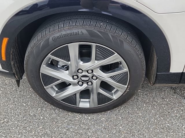 2025 Cadillac OPTIQ Luxury 2