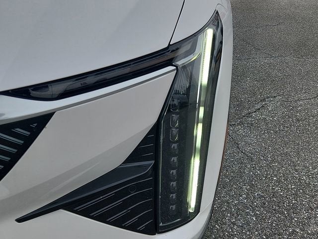 2025 Cadillac OPTIQ Luxury 2