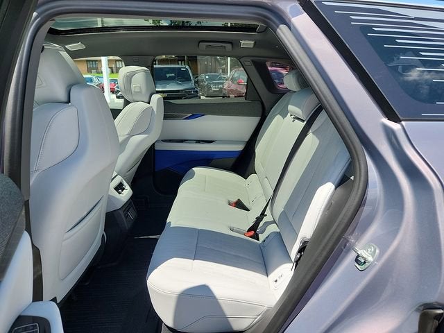 2025 Cadillac OPTIQ Luxury 2